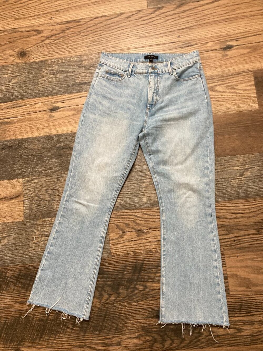 Ann Taylor Kick Crop Jeans Women's 2 Light Wash Raw Hem Cropped Flare Denim29x27